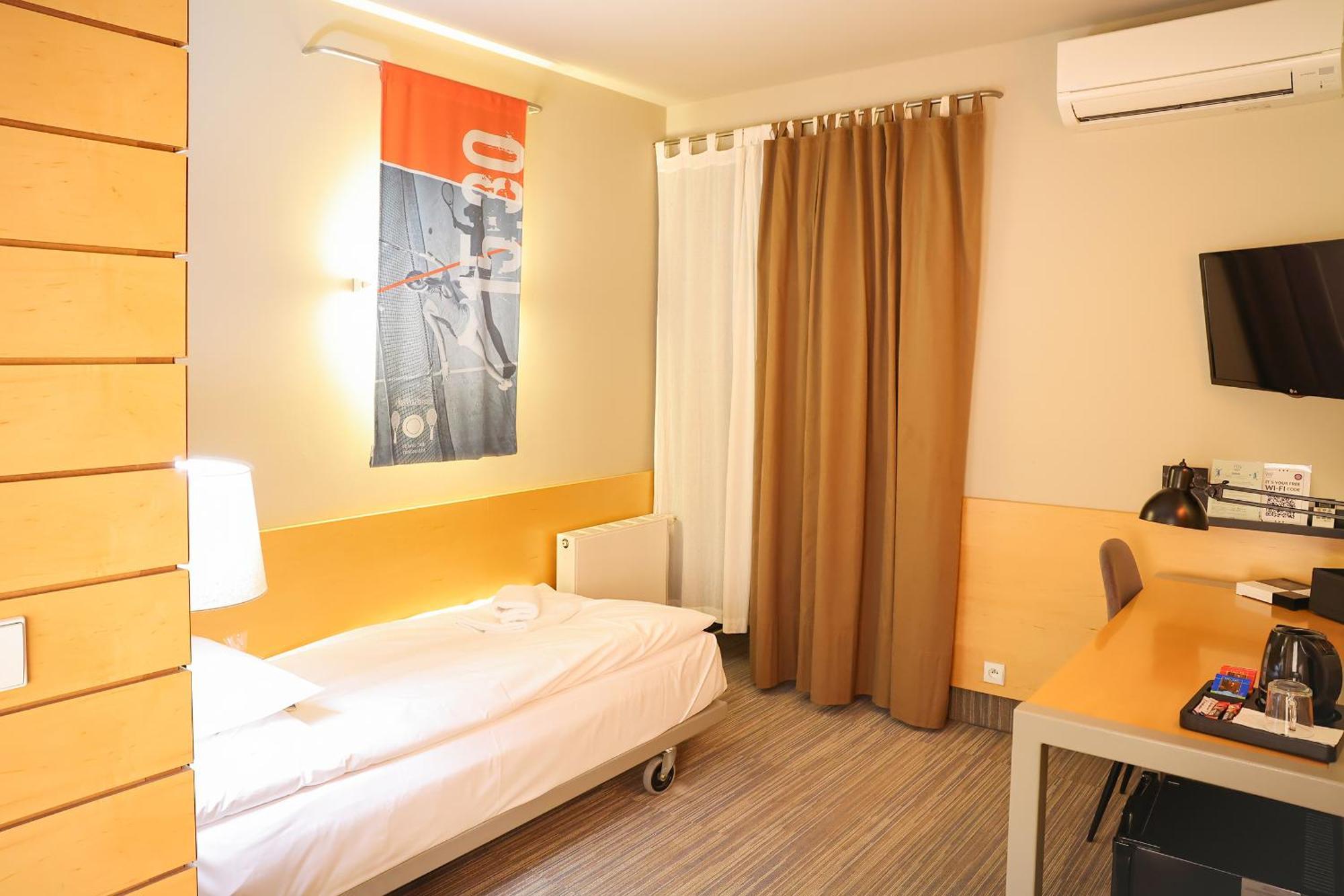 פוזנן Hotel Restauracja Tenis Kortowo מראה חיצוני תמונה